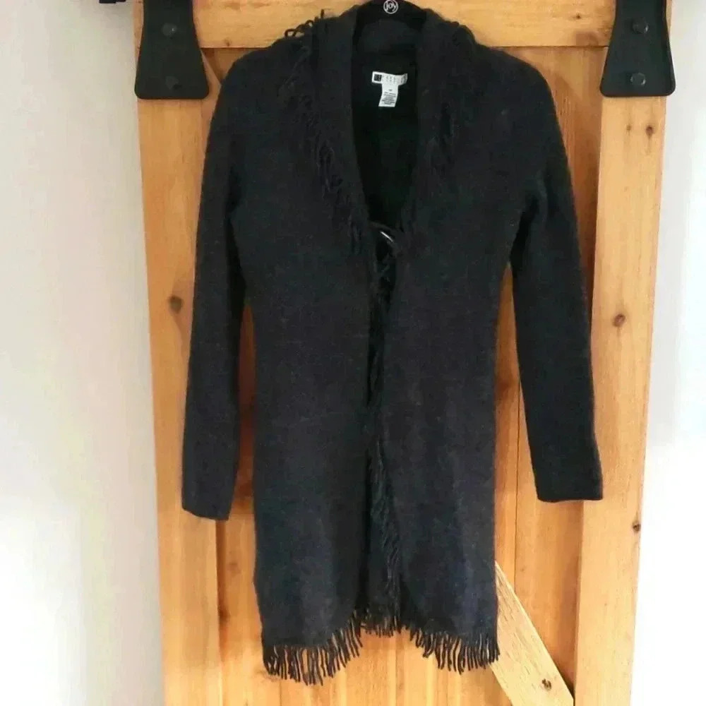 Long Cardigan Open Front Sweater Size Medium Gray Fringe Detail Lagen Look